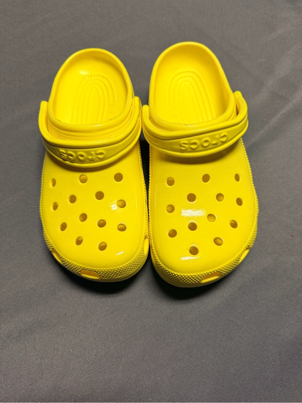 CROCS women’s Classic Clog - Yellow